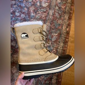 EUC Caribou Sorel Boots